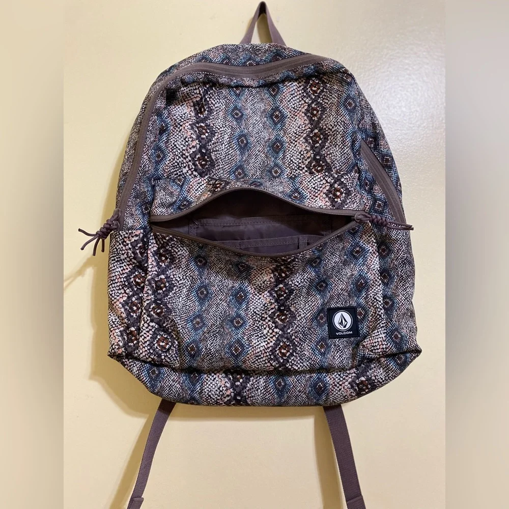 Volcom - Picture 3 of 6